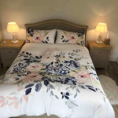 2 Bed With Beautiful View * Roundstone